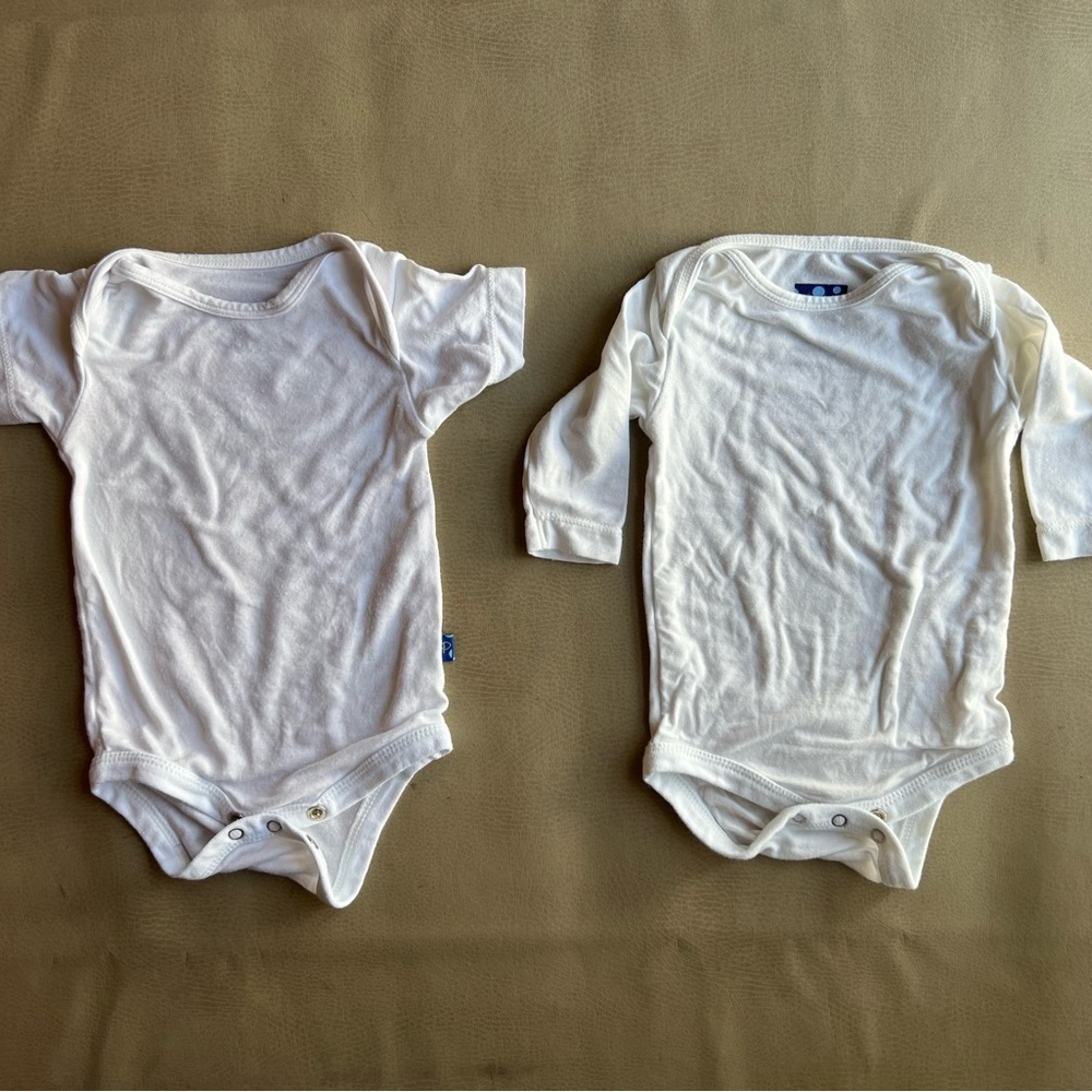 Set of two kickee pants onesies. One long and one short sleeved. 0-3m. EUC.